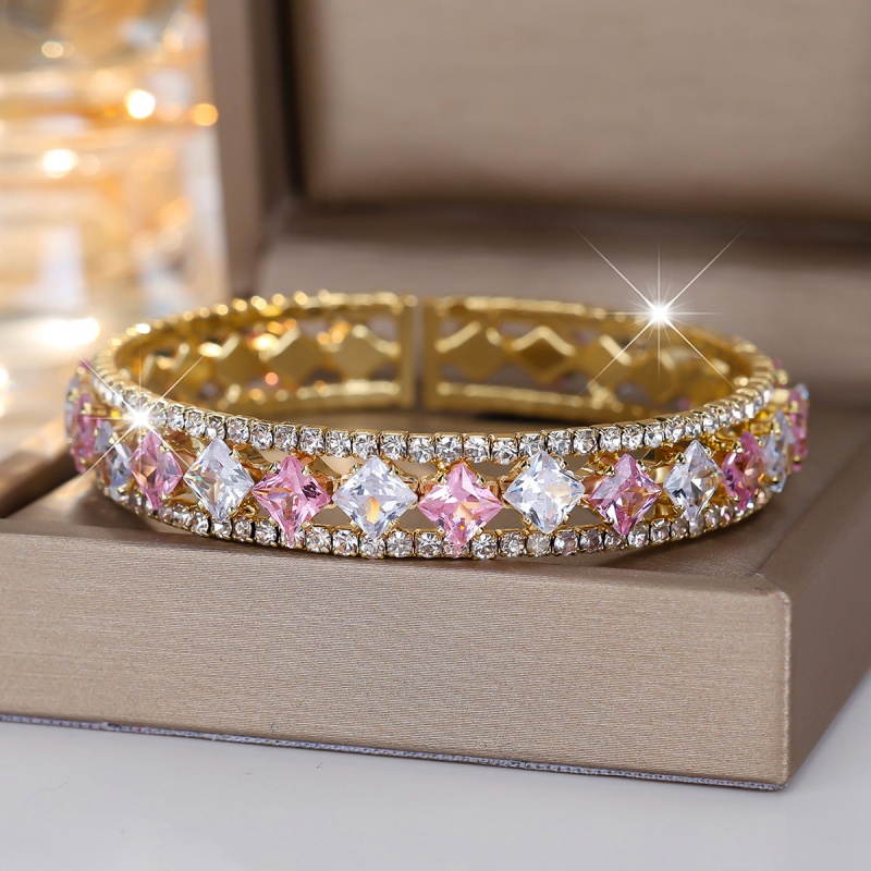 Персонализированный и универса – обзор и цена Women Accessories Pk